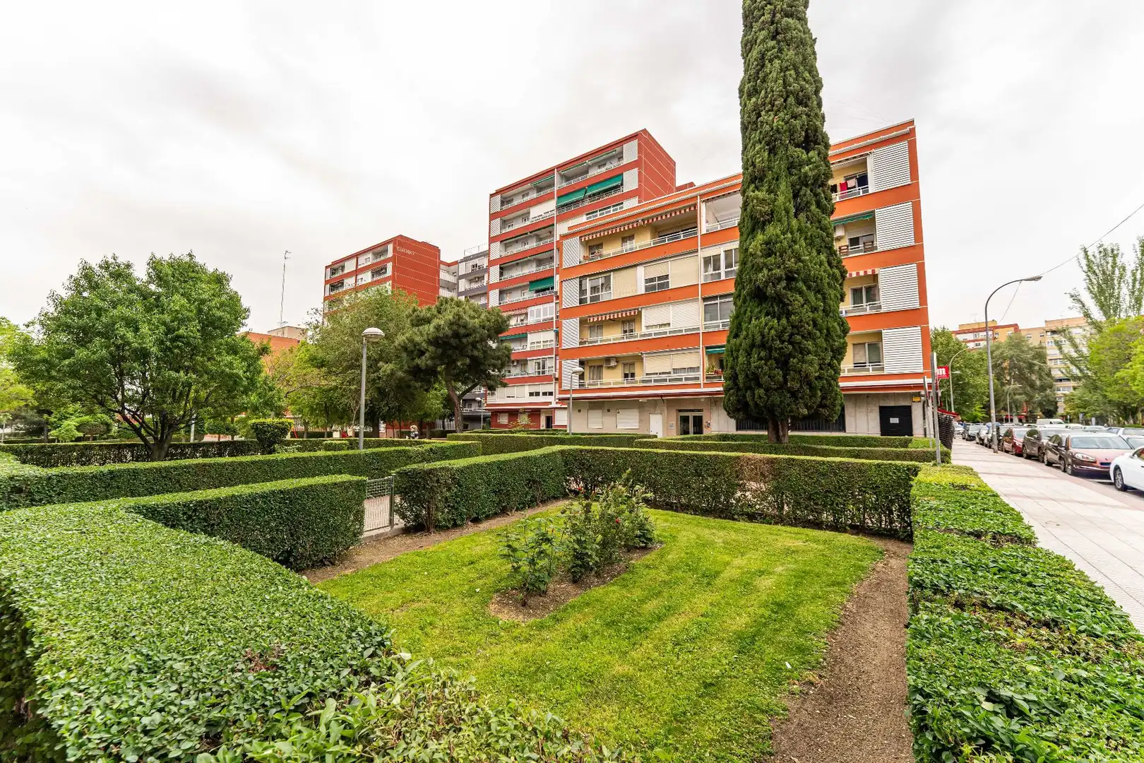 Außenansicht von Wohnung zum Verkauf in Fuenlabrada mit Klimaanlage, Heizung und Terrasse