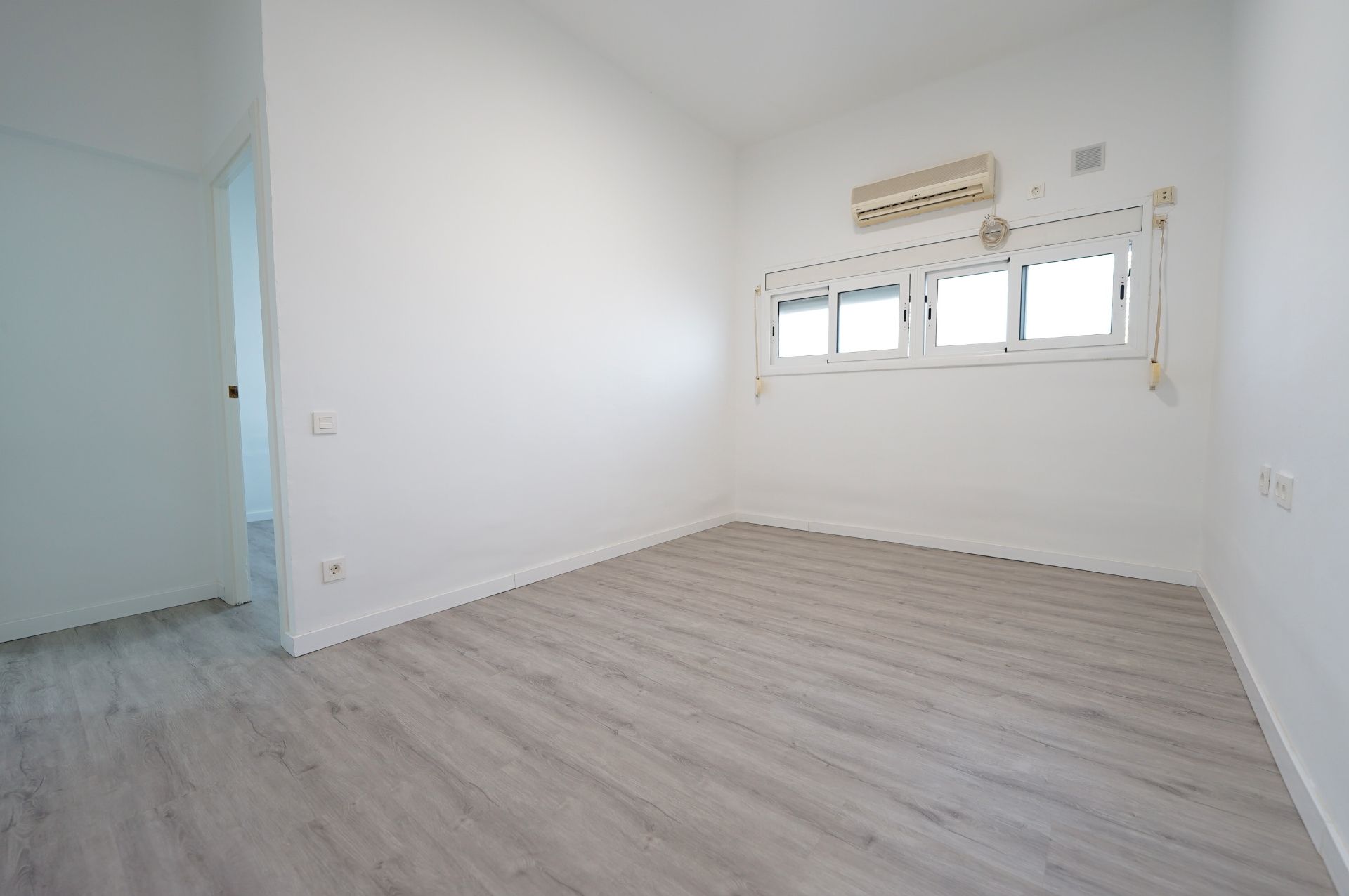Bedroom of Flat for sale in  Barcelona Capital  with Air Conditioner, Parquet flooring and Terrace