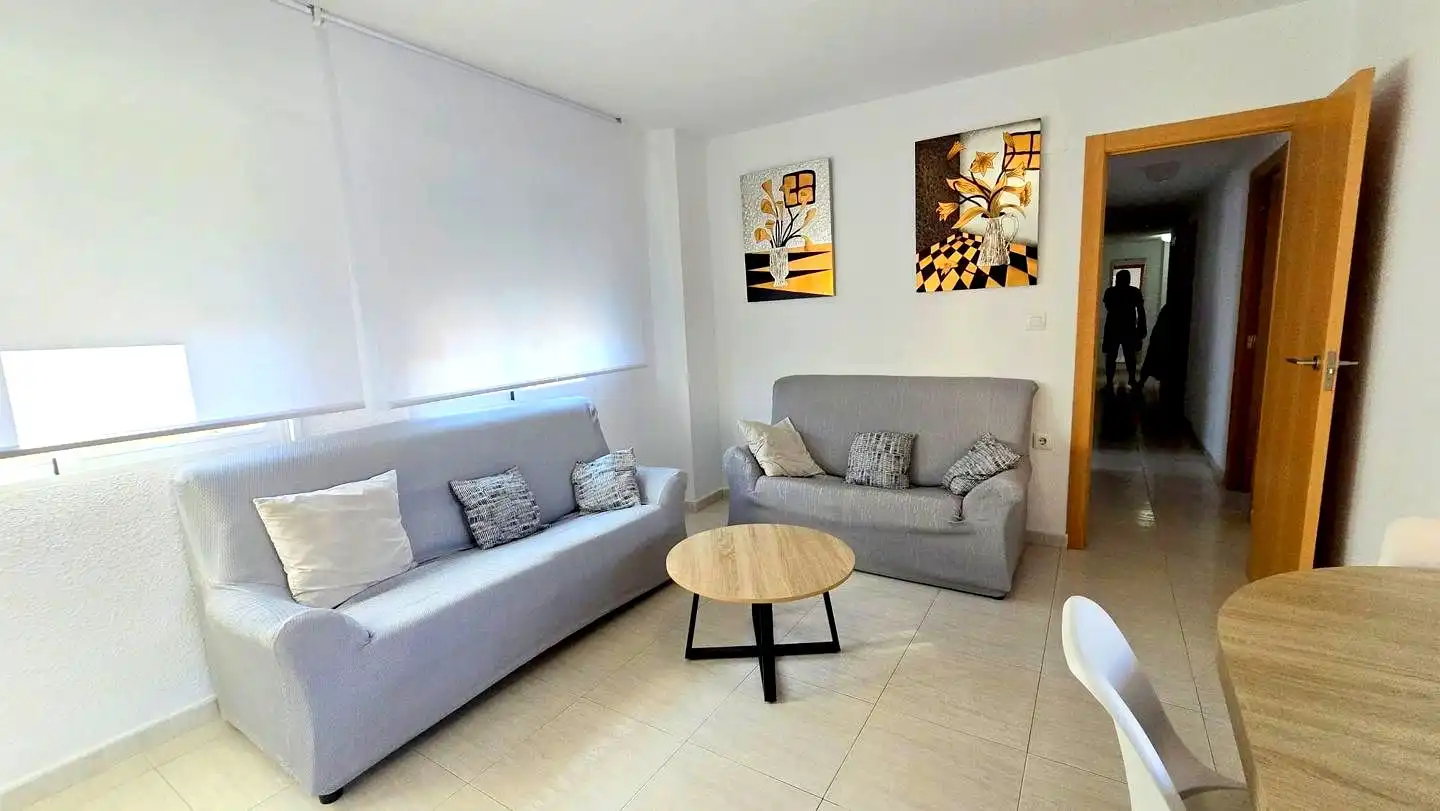Sala de estar de Apartamento de alquiler en Gandia con Aire acondicionado, Terraza y Piscina comunitaria