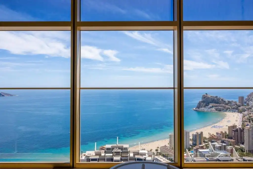 Habitación de Piso en venta en Benidorm con Aire acondicionado, Calefacción y Jardín privado