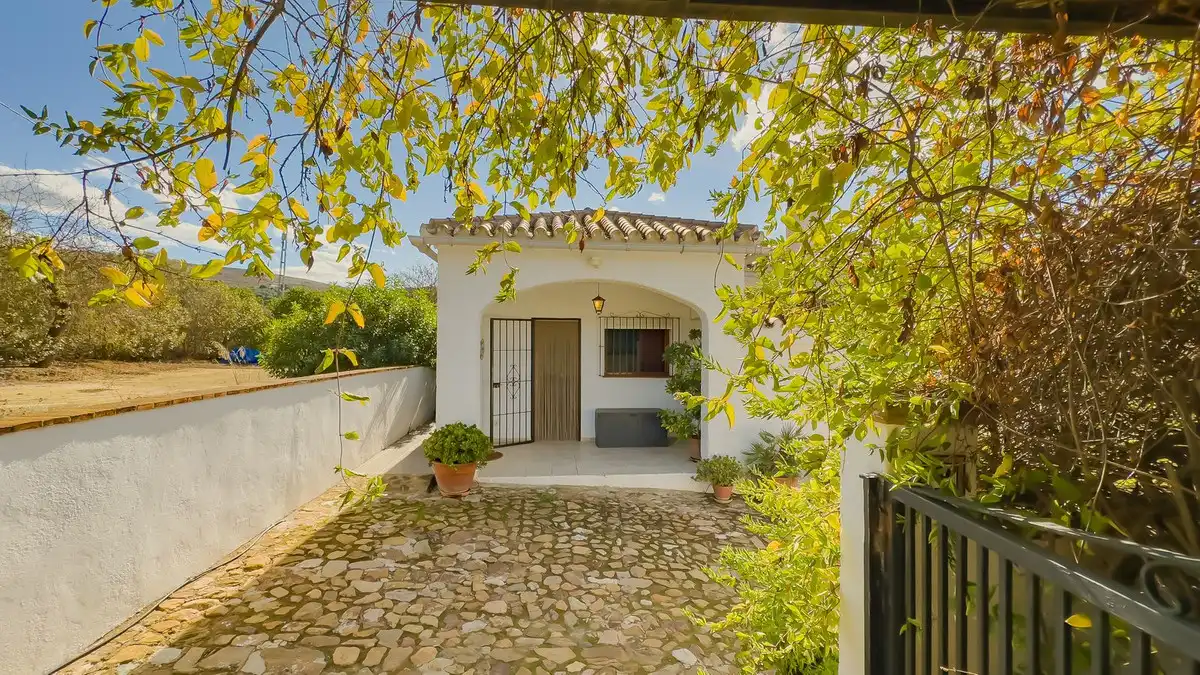 Vista exterior de Casa o xalet en venda en Almogía amb Aire condicionat, Jardí privat i Terrassa