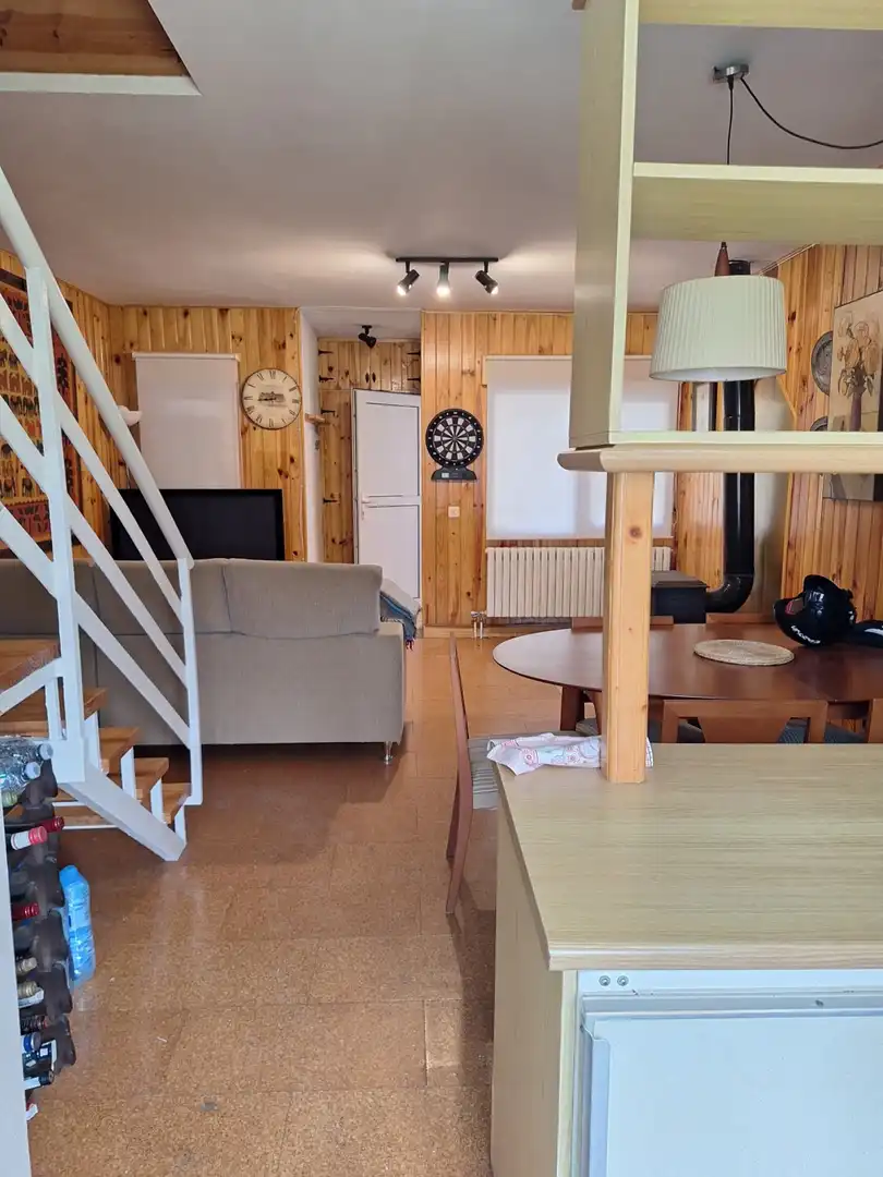 Sala d'estar de Casa adosada en venda en Hermandad de Campoo de Suso amb Jardí privat