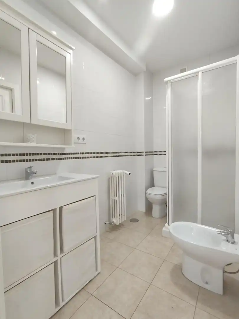 Baño de Piso de alquiler en Murcia con Aire acondicionado, Calefacción y Amueblado