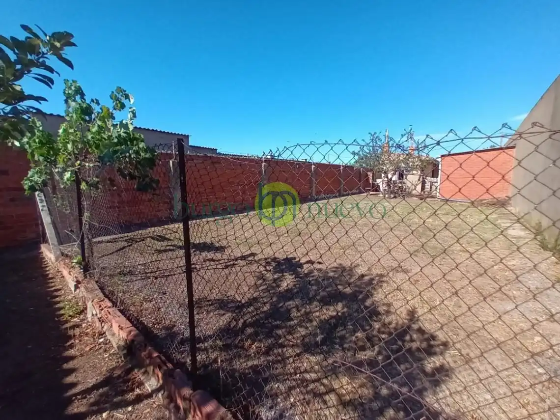 Casa o chalet en venta en León Capital  con Jardín privado, Trastero y Alarma