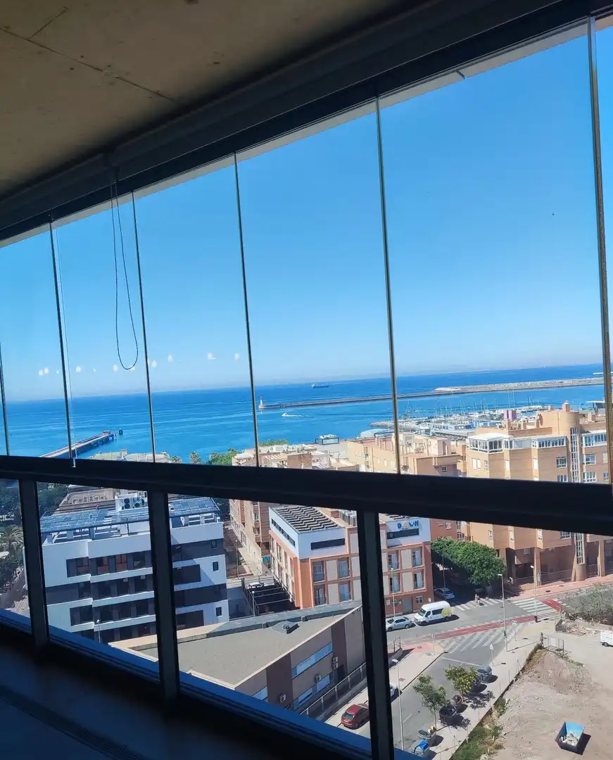 Vista exterior de Piso de alquiler en Almería con Aire acondicionado, Calefacción y Jardín privado
