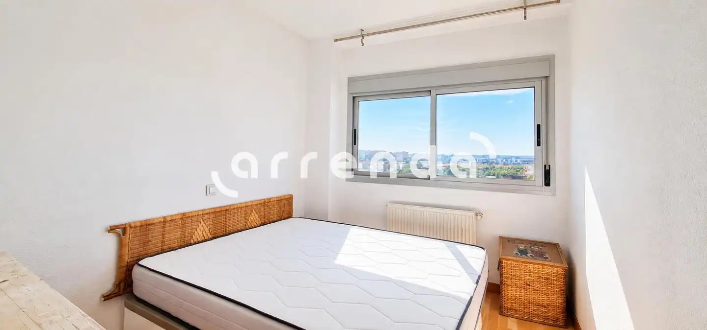 Schlafzimmer von Wohnung zur Miete in Usera