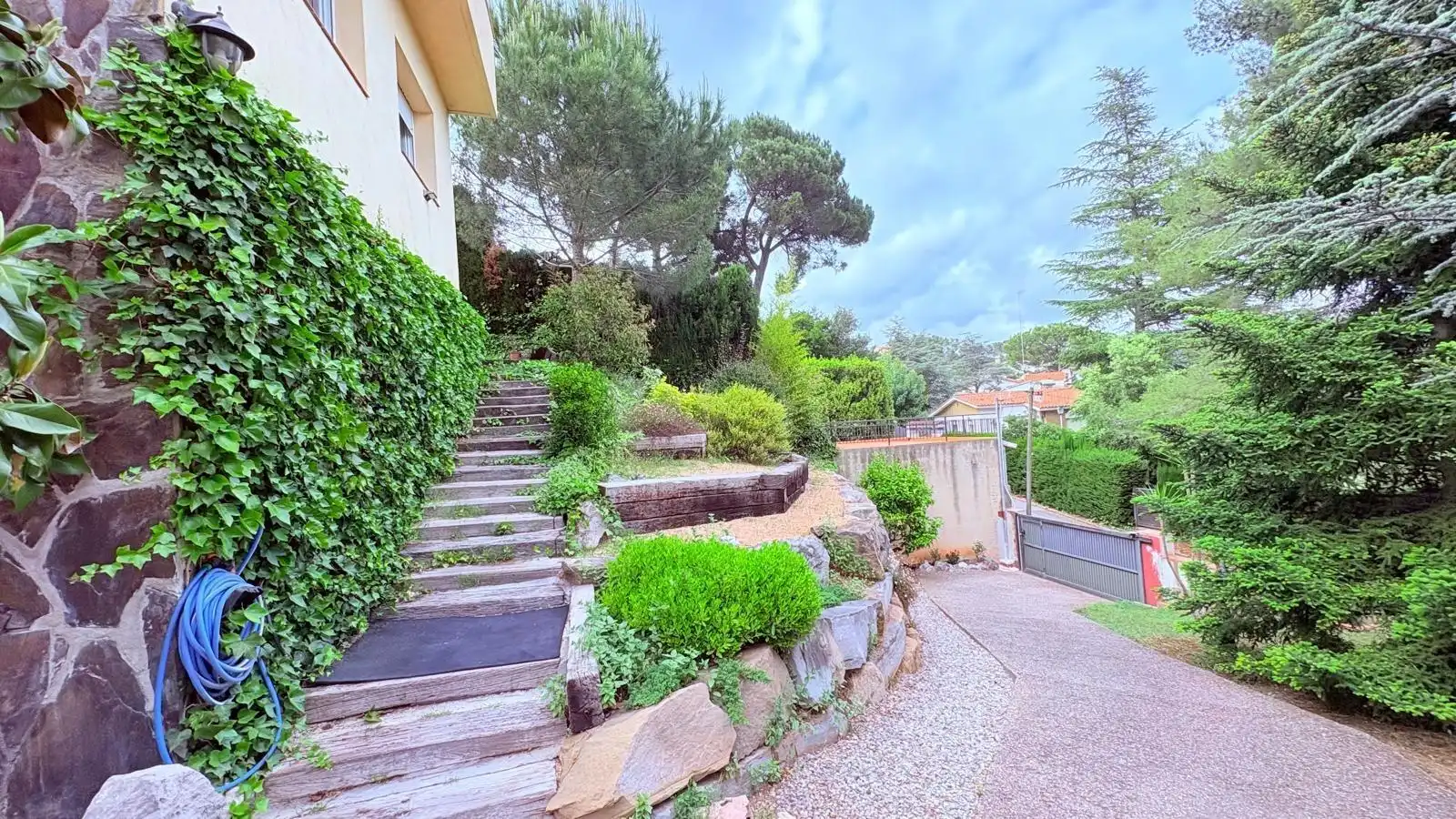 Jardí de Casa o xalet en venda en Castellar del Vallès amb Calefacció, Jardí privat i Terrassa