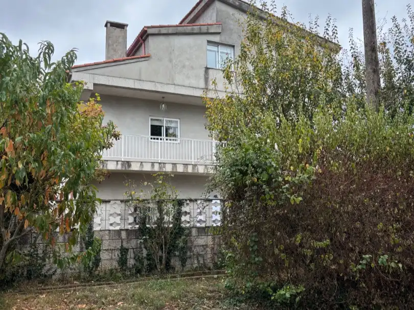 House with garden for sale in Estrada Das Nocedas 20