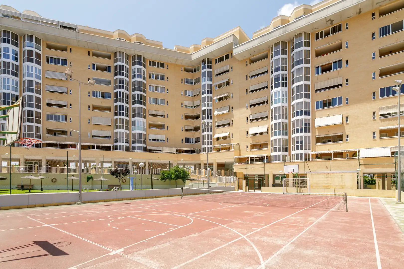 Vista exterior de Àtic en venda en Alicante / Alacant amb Aire condicionat, Calefacció i Jardí privat
