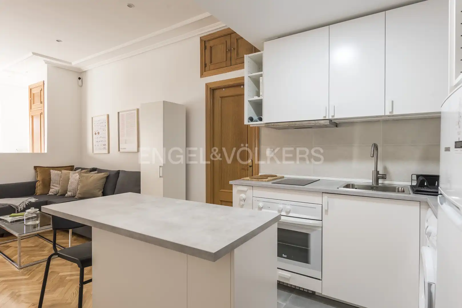 Kitchen of Flat for rent in Madrid  with Air Conditioner, Heating and Parquet flooring