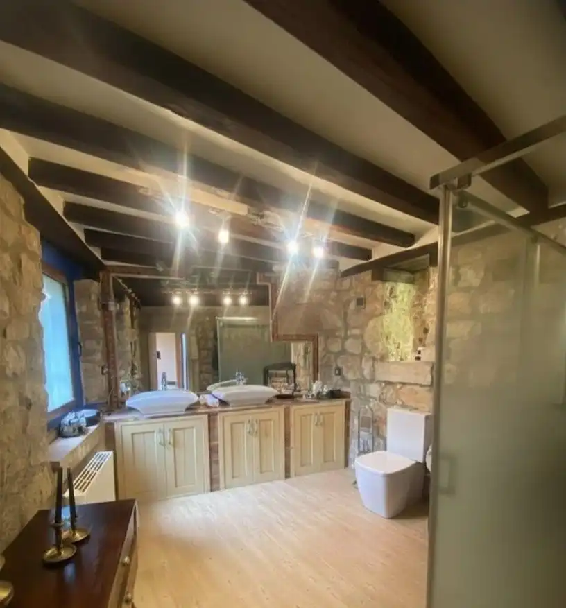 Baño de Casa o chalet en venta en Merindad de Río Ubierna con Jardín privado