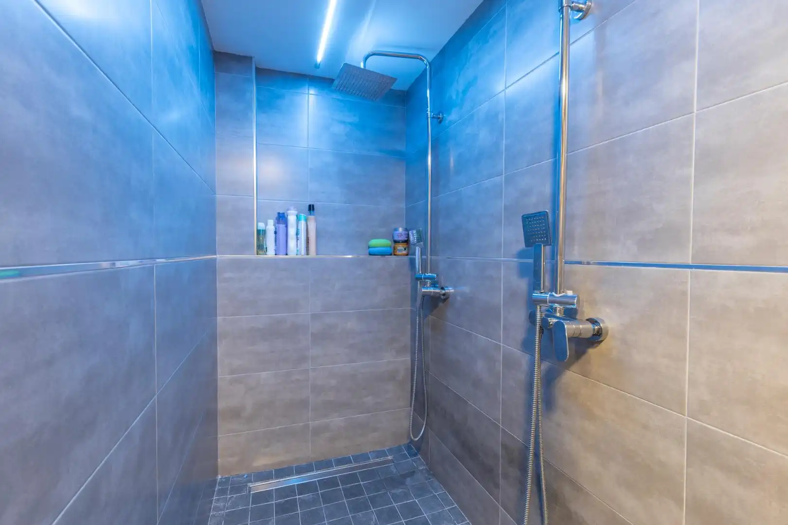 Bathroom of Flat for sale in Granada  with Air Conditioner and Balcony
