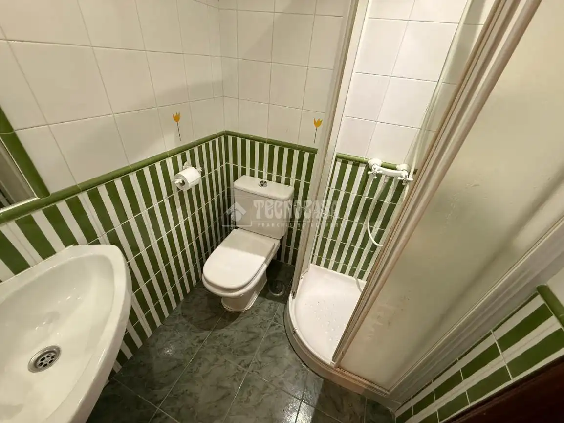 Bany de Pis en venda en Madrid amb Calefacció