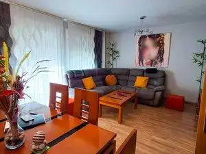Sala d'estar de Casa o xalet en venda en Alcalá de Henares amb Calefacció, Jardí privat i Terrassa