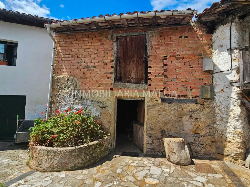 Houses for sale in Caravia  with Private garden
