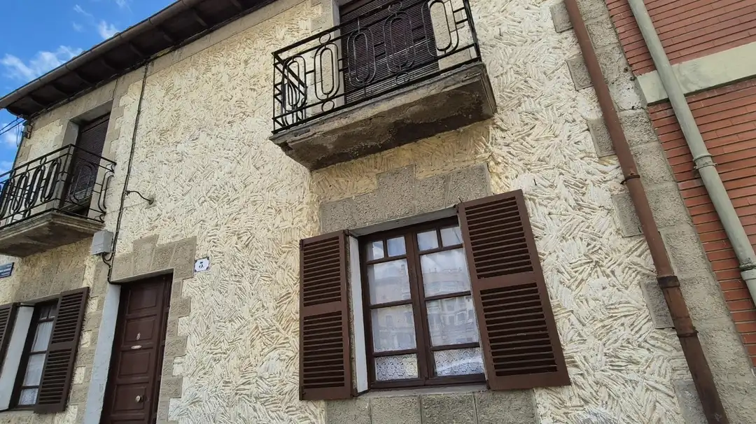 Außenansicht von Haus oder Chalet zum Verkauf in Puente la Reina / Gares mit Privatgarten, Terrasse und Möbliert