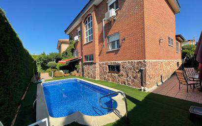 Piscina de Casa o xalet en venda en Meco amb Aire condicionat, Terrassa i Piscina