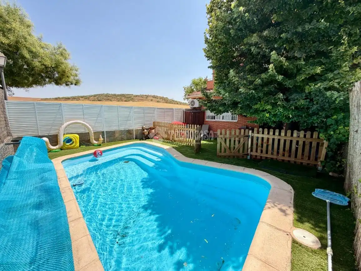 Piscina de Casa adosada en venda en Daganzo de Arriba amb Aire condicionat, Parquet i Piscina
