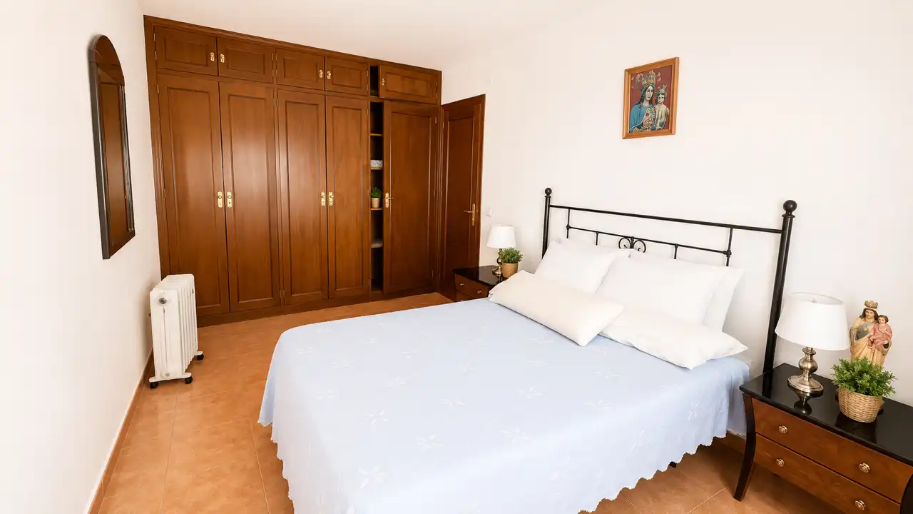 Dormitori de Pis en venda en Marbella amb Terrassa, Moblat i Balcó