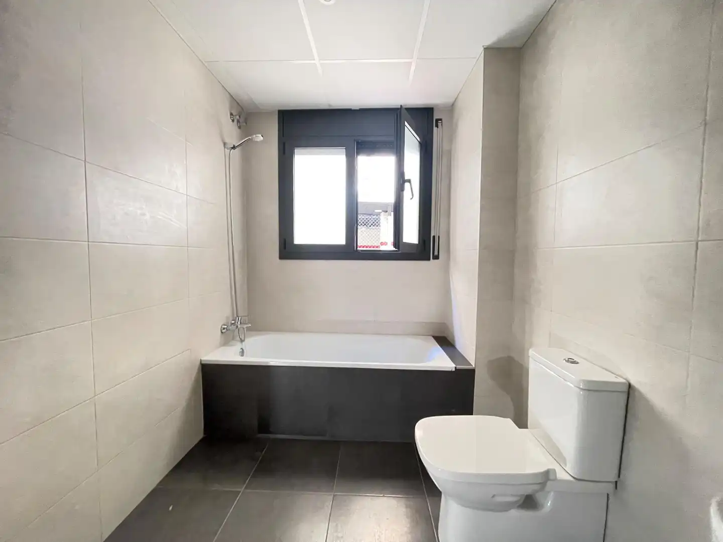 Baño de Casa adosada en venta en La Pobla de Montornès  