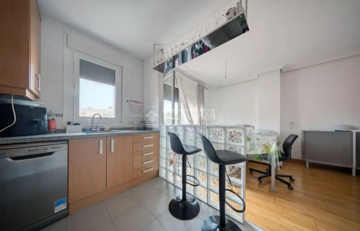 Cocina de Piso en venta en Arroyo de la Encomienda con Terraza, Trastero y Piscina comunitaria