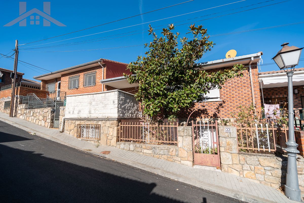 Exterior view of Single-family semi-detached for sale in Robledo de Chavela  with Heating and Furnished