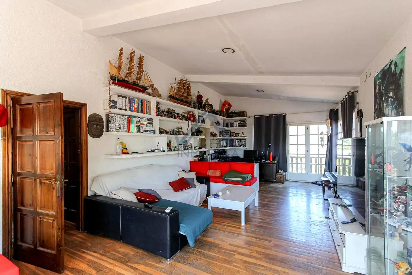 Sala d'estar de Casa o xalet en venda en Montornès del Vallès amb Jardí privat, Terrassa i Piscina