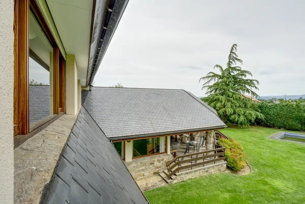 Vista exterior de Casa o xalet en venda en Sada (A Coruña) amb Calefacció, Jardí privat i Parquet