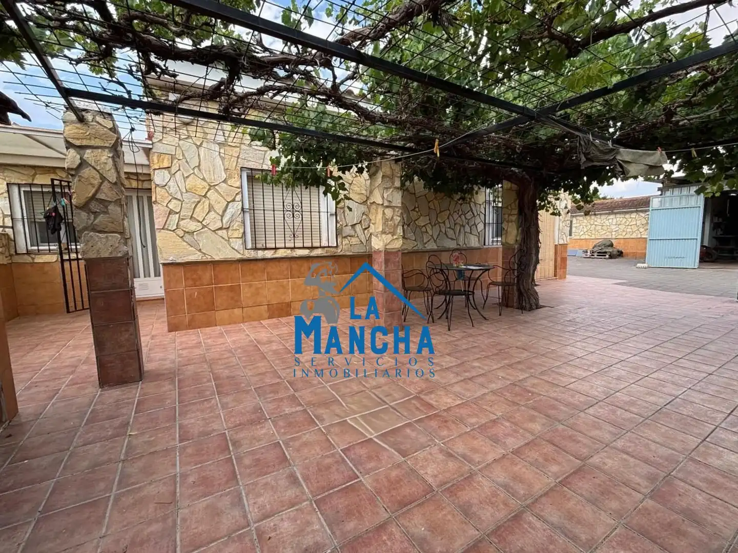 Vista exterior de Casa o xalet en venda en Albacete amb Aire condicionat, Jardí privat i Traster