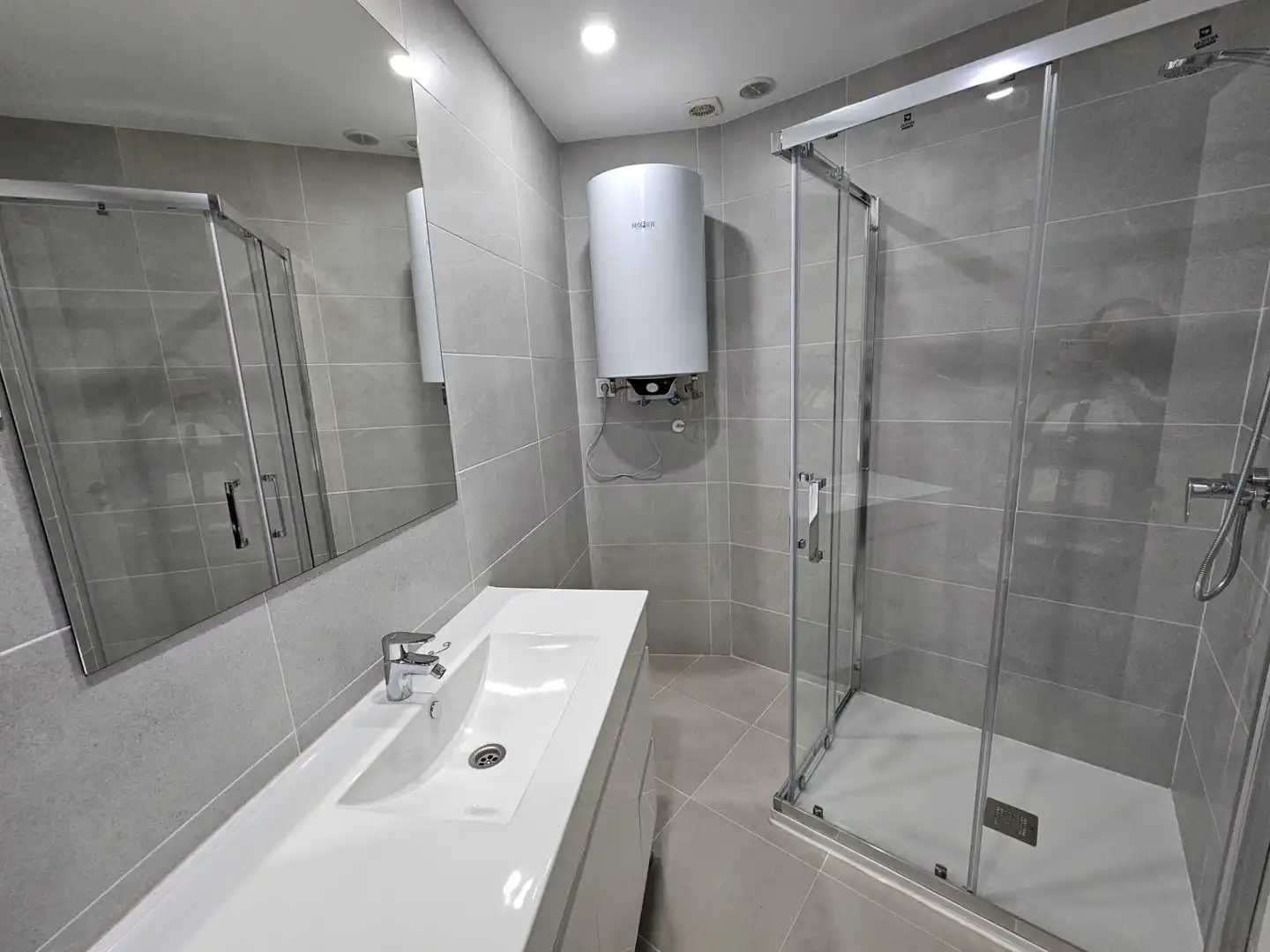 Baño de Apartamento en venta en Pedrezuela con Calefacción