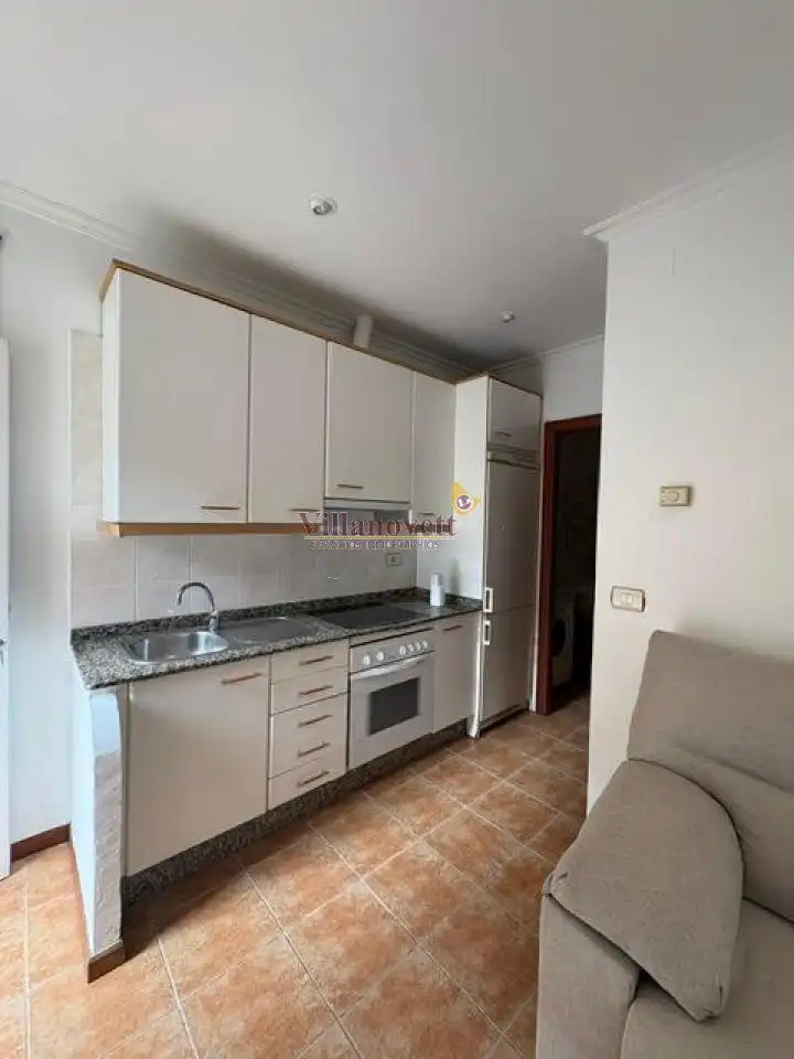 Cuina de Apartament de lloguer en Vigo  amb Moblat