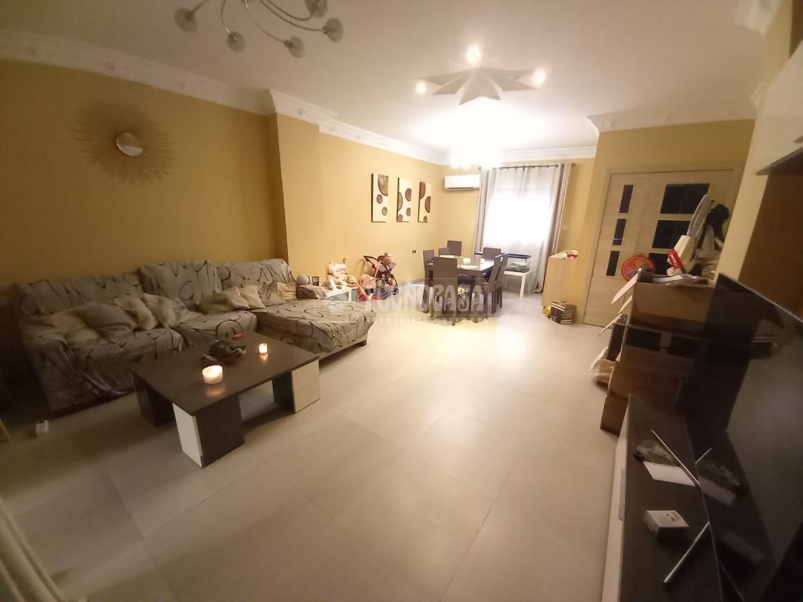 Living room of Single-family semi-detached for sale in  Sevilla Capital