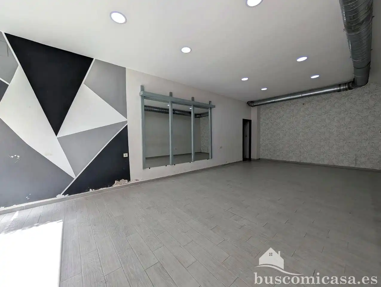 Commercial properties for rent in Linares  with Air Conditioner