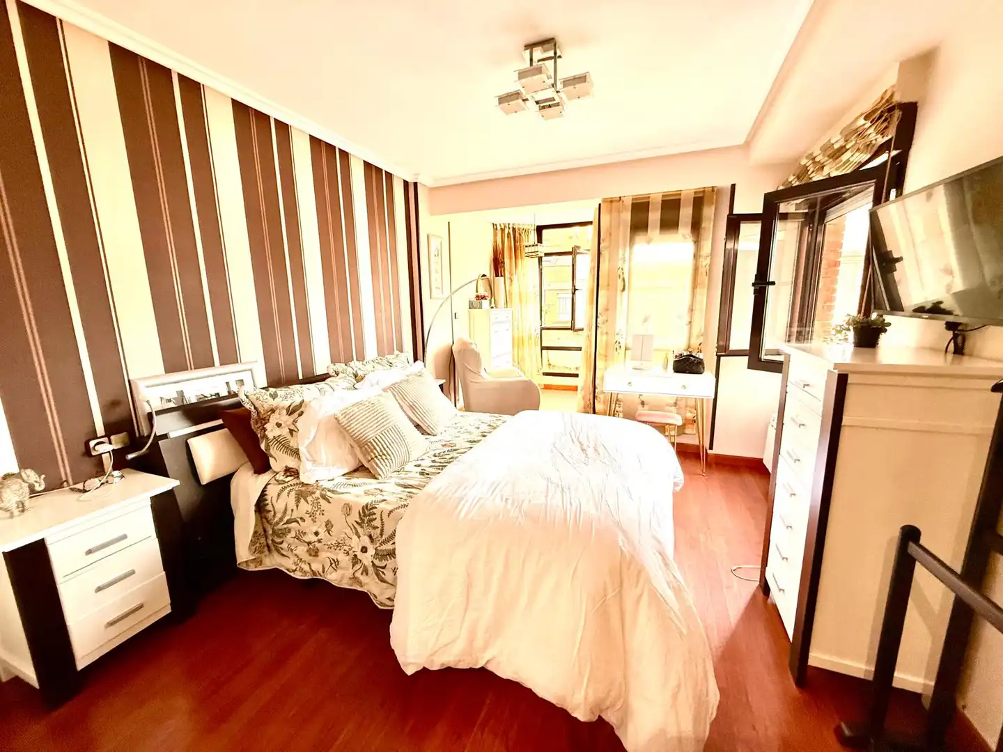 Habitación de Piso en venta en Oviedo  con Calefacción, Parquet y Terraza