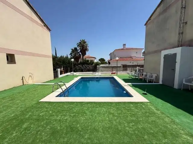 Schwimmbecken von Einfamilien-Reihenhaus zum Verkauf in Mont-roig del Camp mit Terrasse und Gemeinschaftspool