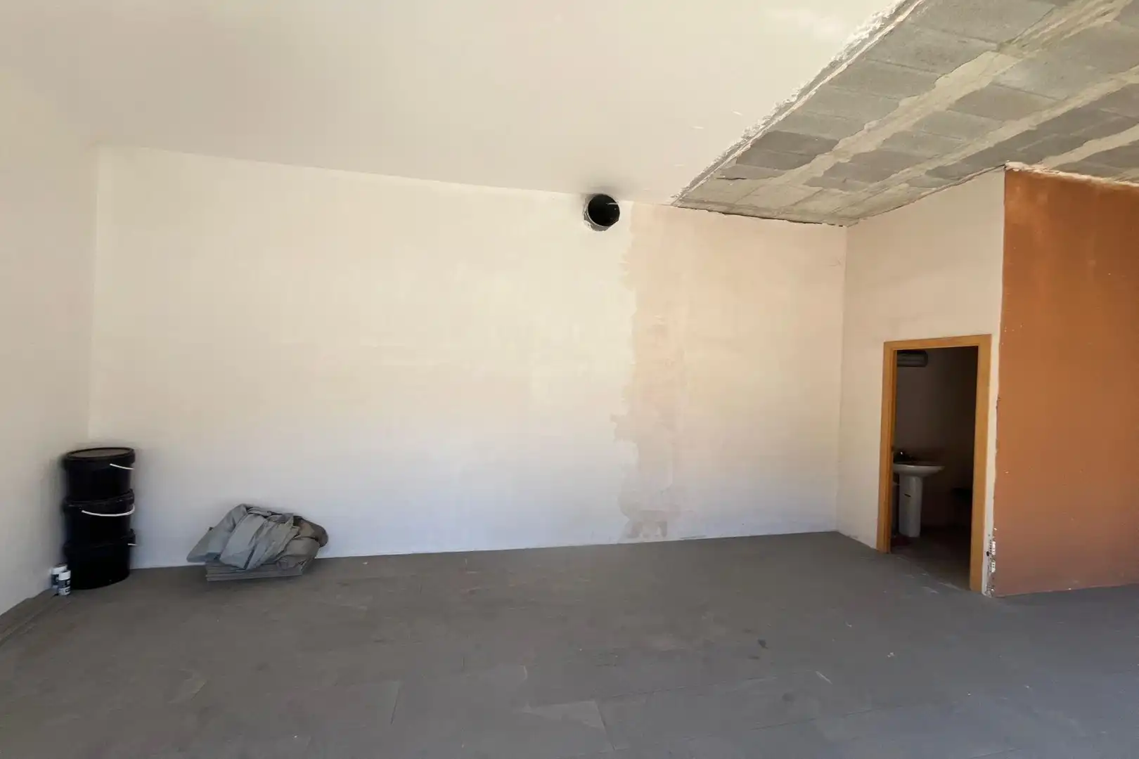 Business premises for sale in Carrer Antoni Gaudí, imagen 4