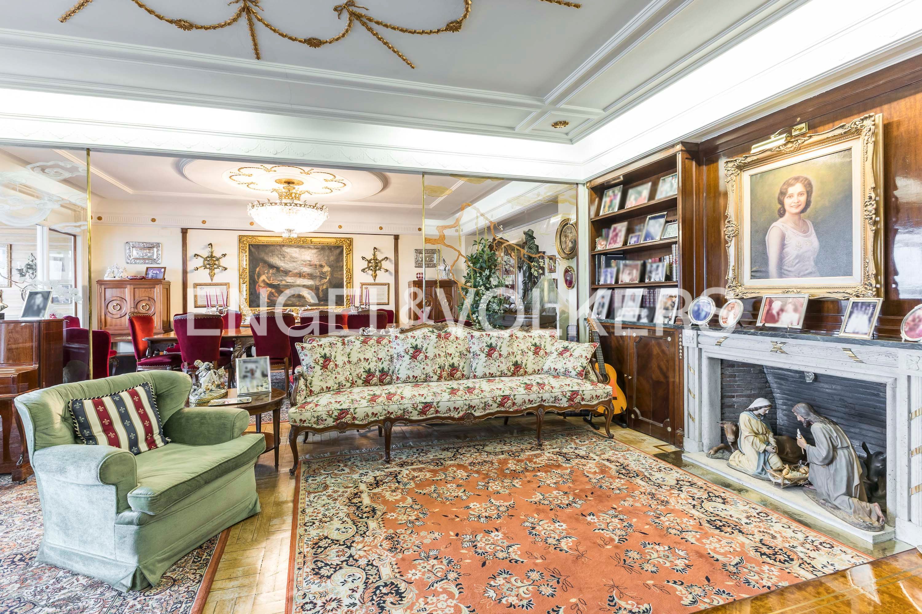 Living room of Flat for sale in  Madrid Capital  with Heating, Parquet flooring and Terrace