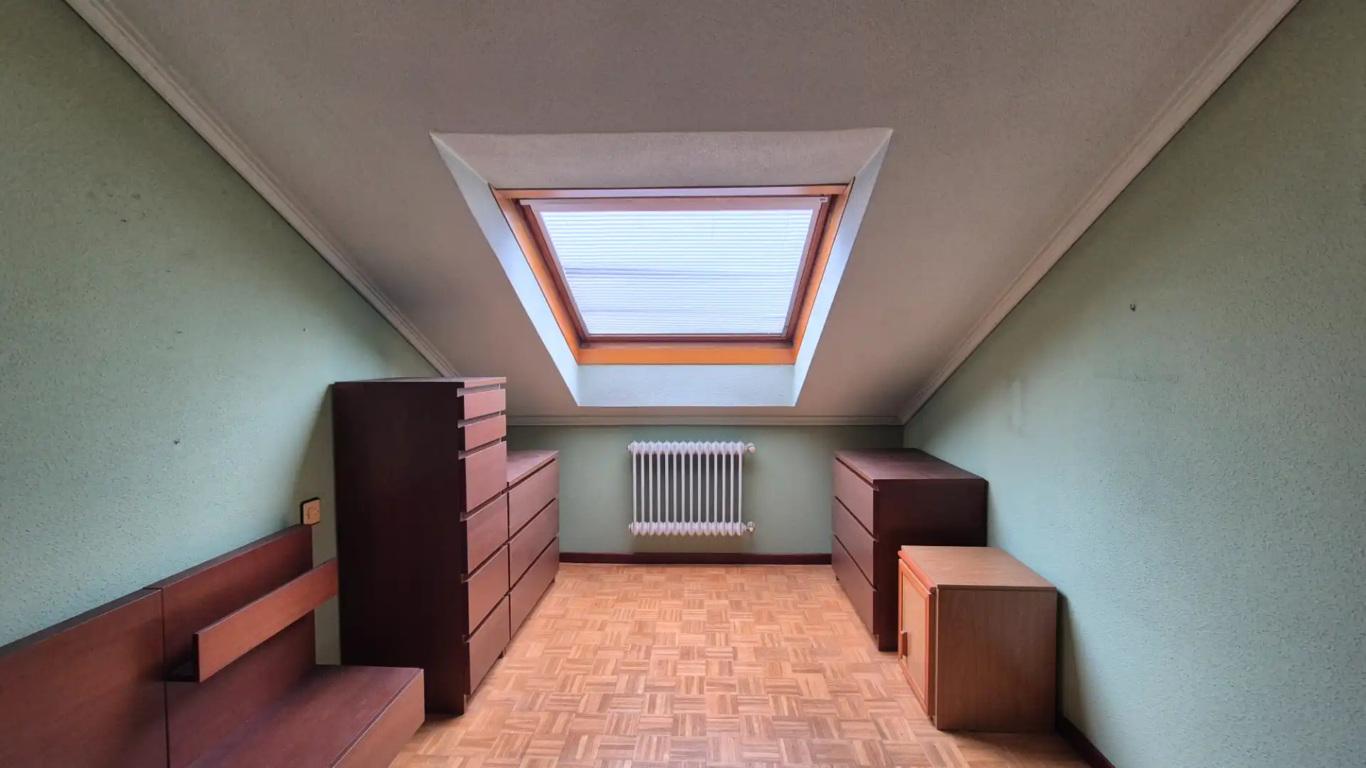 Habitación de Dúplex en venta en Oviedo  con Calefacción, Parquet y Trastero
