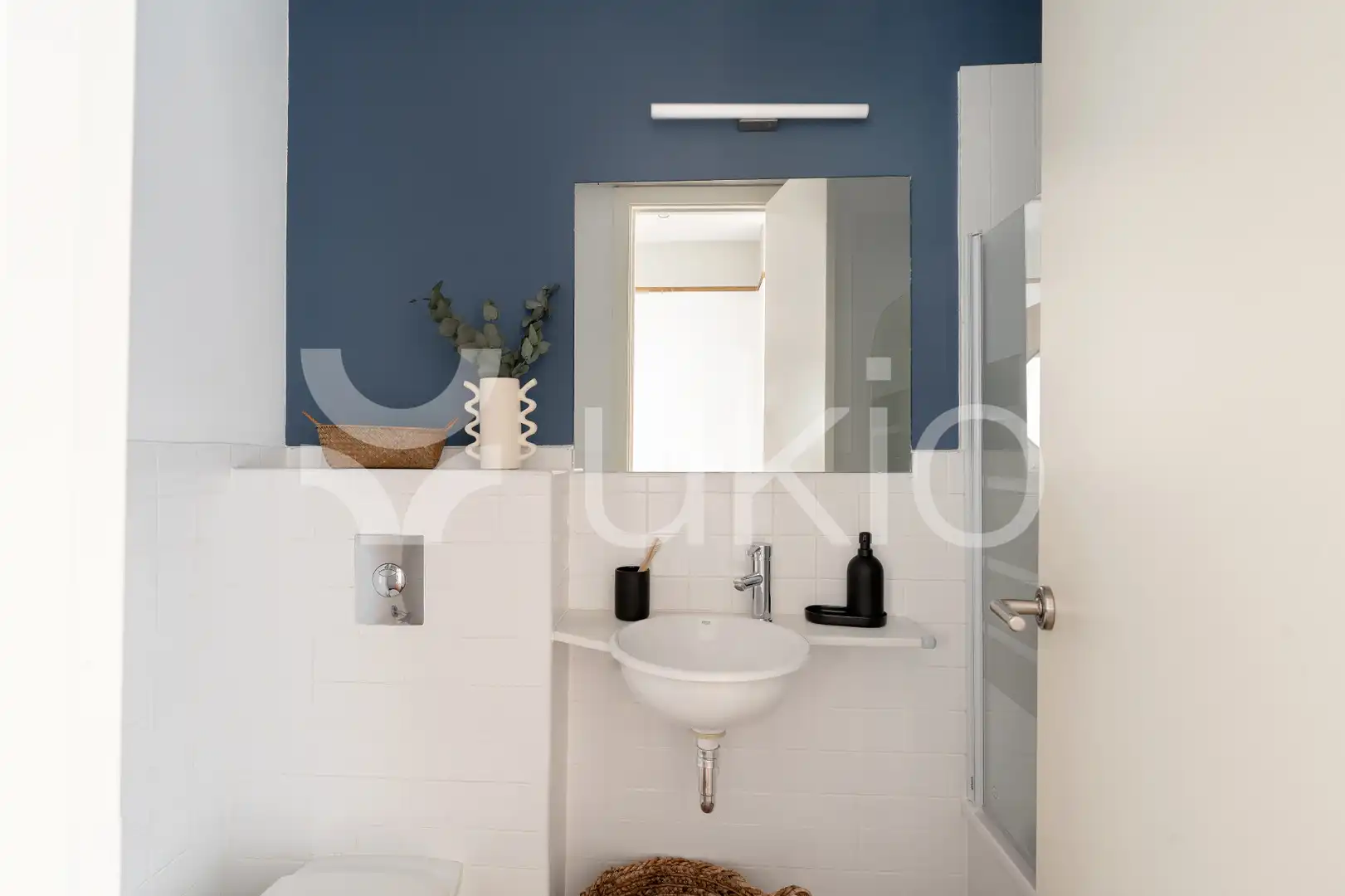 Bathroom of Apartments for rent in Madrid  with Air Conditioner, Heating and Furnished