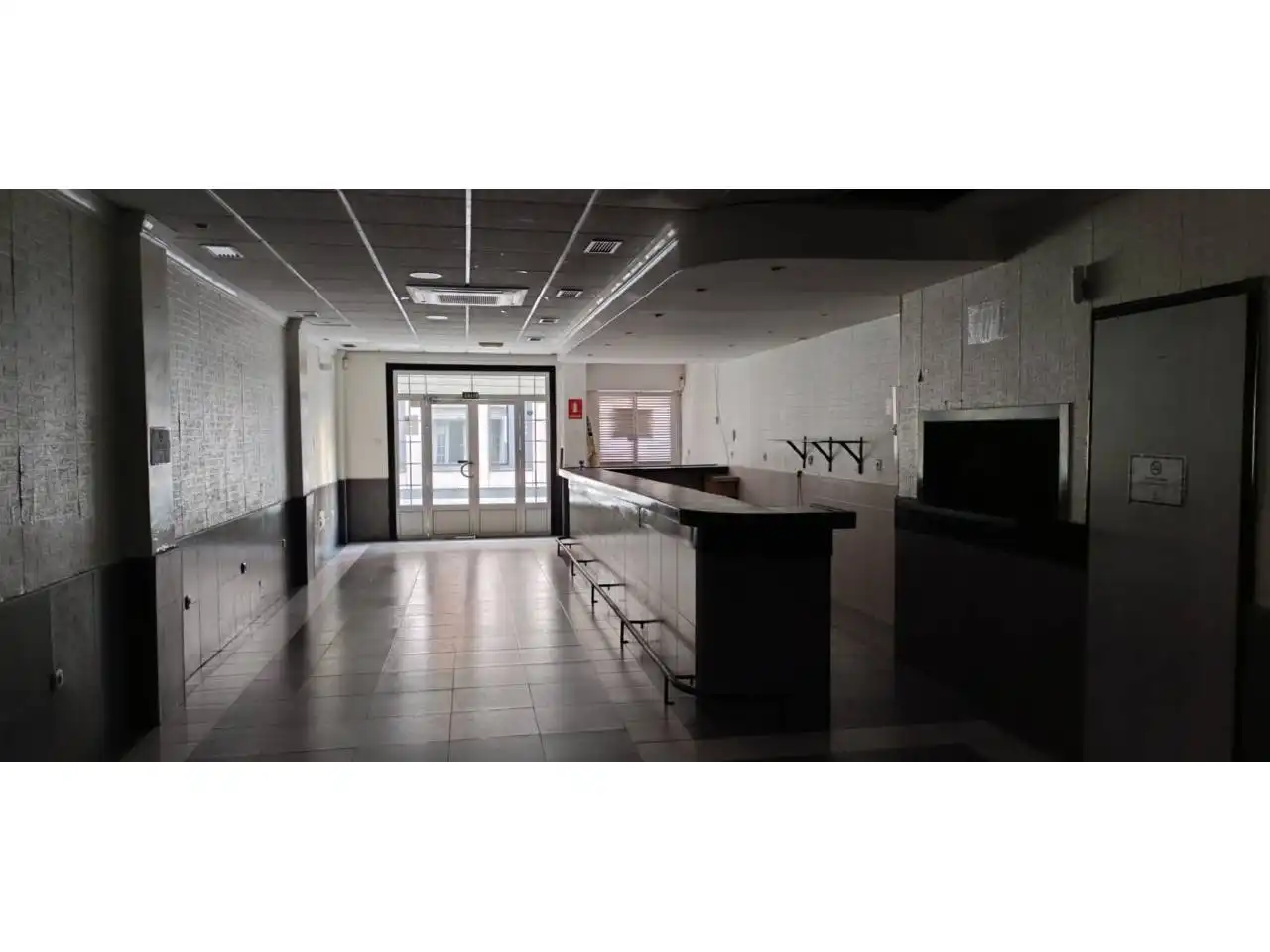 Local comercial en venta en Calle Julián Arcas Lacal, imagen 3