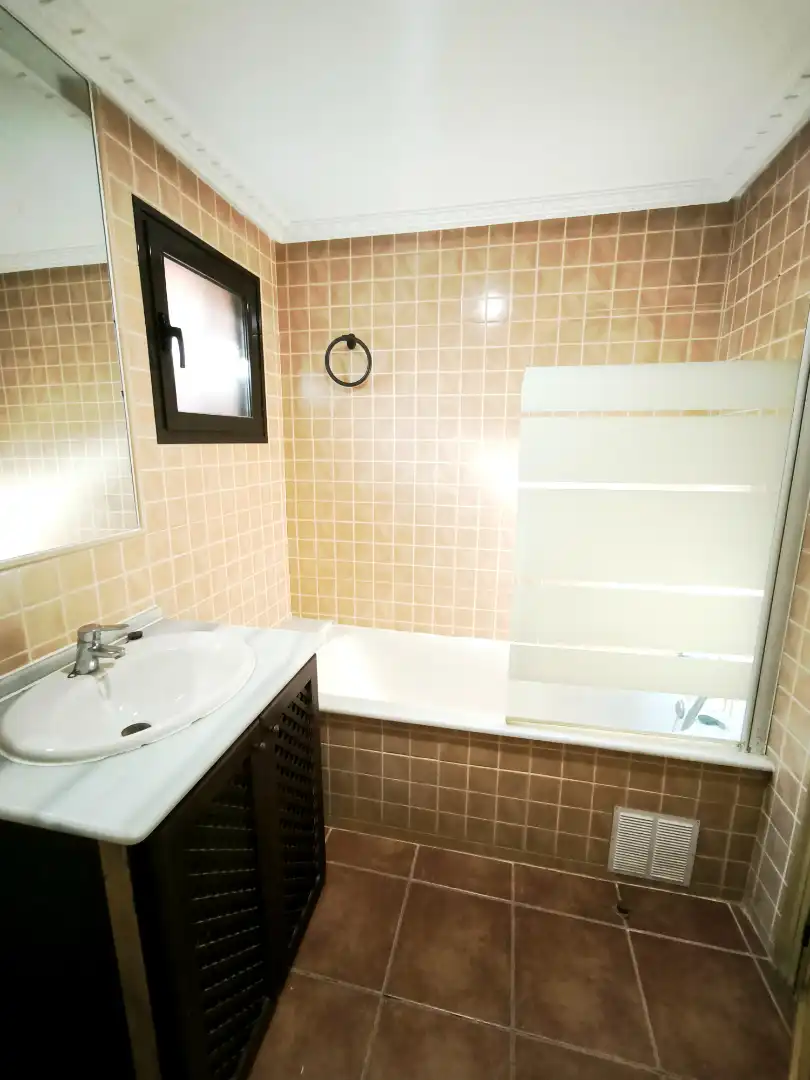 Baño de Apartamento en venta en La Alcaidesa con Terraza y Piscina comunitaria