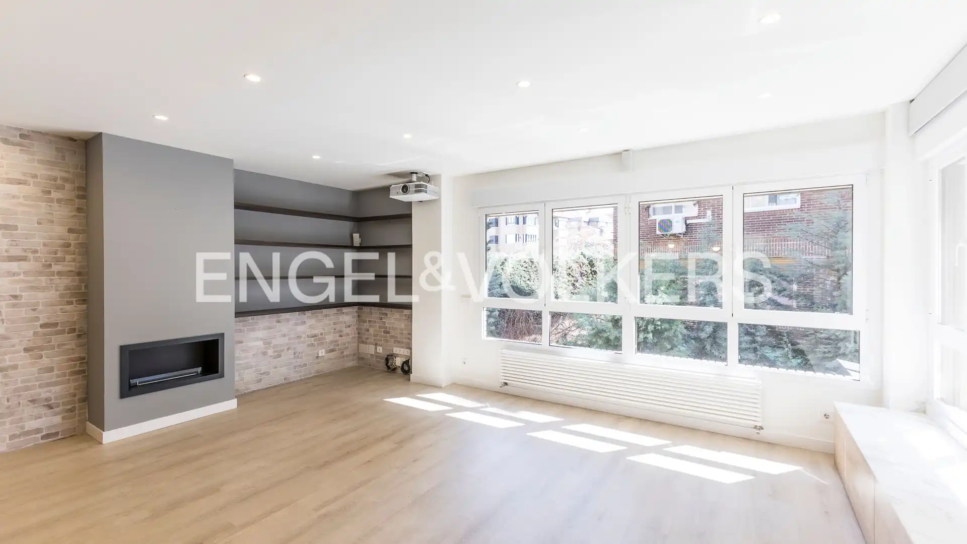 Sala d'estar de Àtic en venda en  Madrid Capital amb Aire condicionat, Calefacció i Parquet