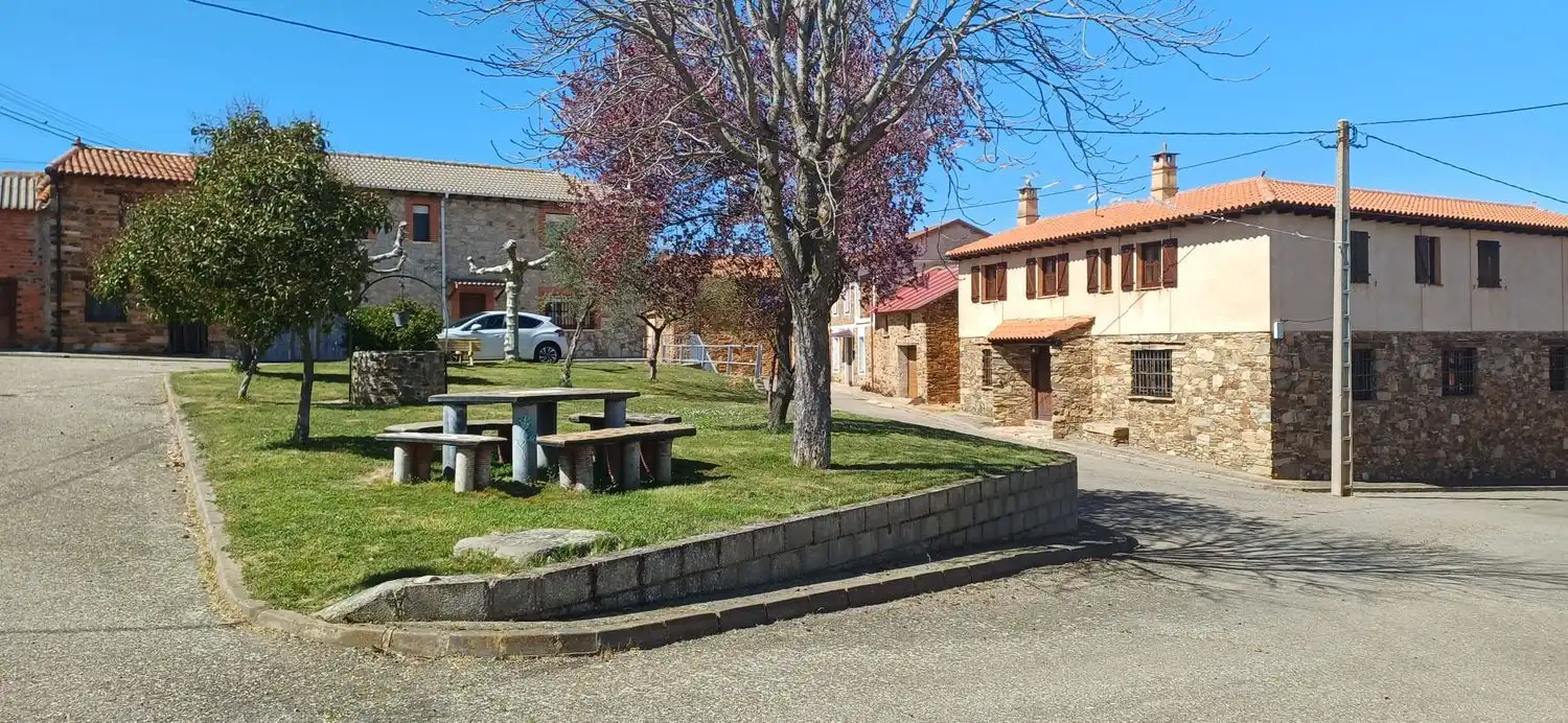 Vista exterior de Casa o xalet en venda en Valderrey amb Calefacció, Terrassa i Traster