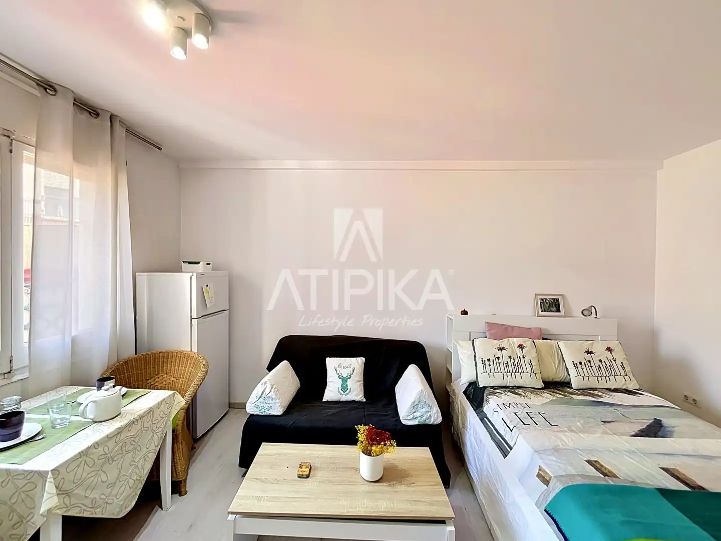 Schlafzimmer von Büro zum Verkauf in Barcelona mit Klimaanlage und Möbliert