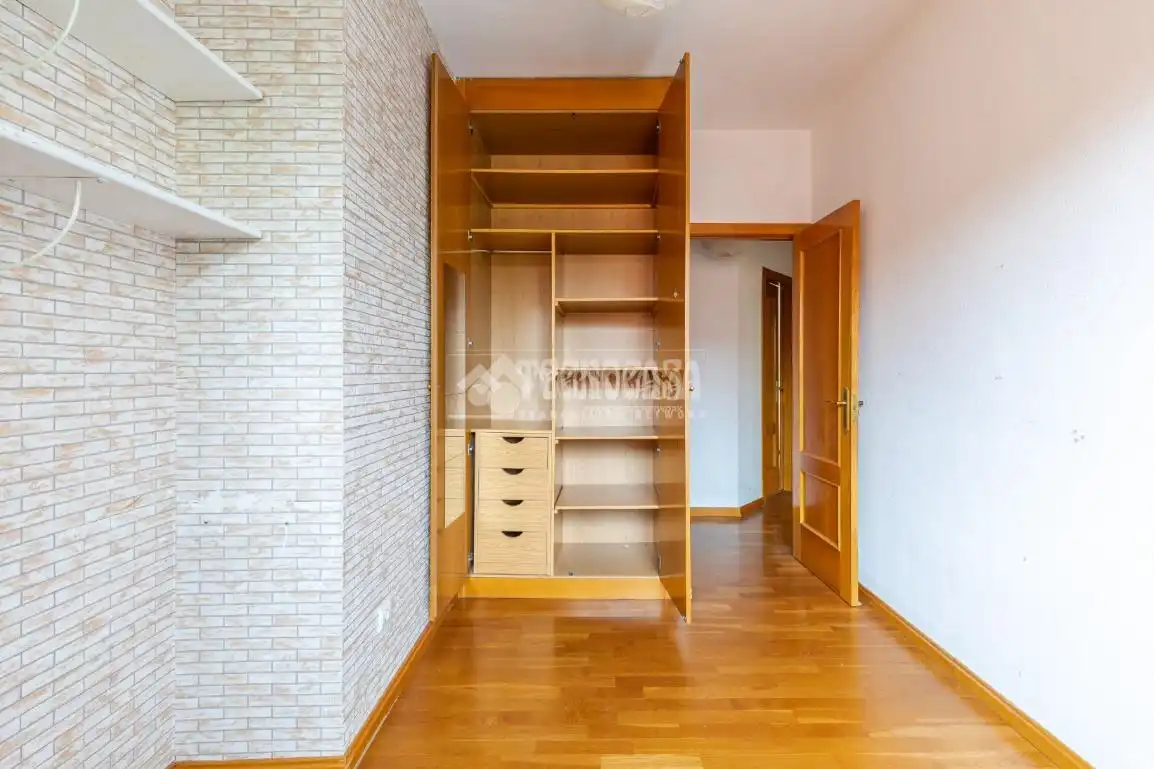 Bedroom of Flat for sale in Madrid  with Heating, Parquet flooring and Storage room