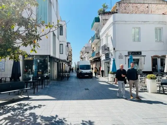 Vista exterior de Oficina en venda en Sitges amb Aire condicionat i Moblat