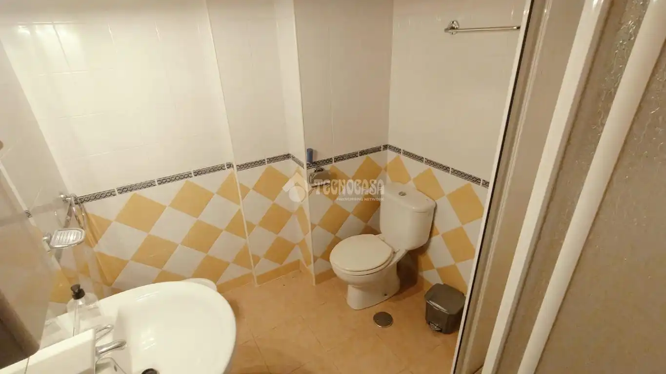 Badezimmer von Wohnung zum Verkauf in Cantillana mit Klimaanlage und Heizung