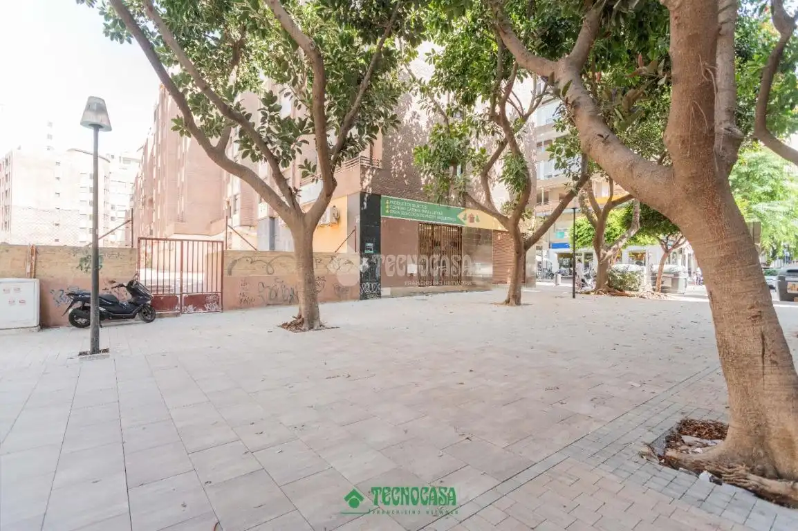 Vista exterior de Piso en venta en Almería con Aire acondicionado