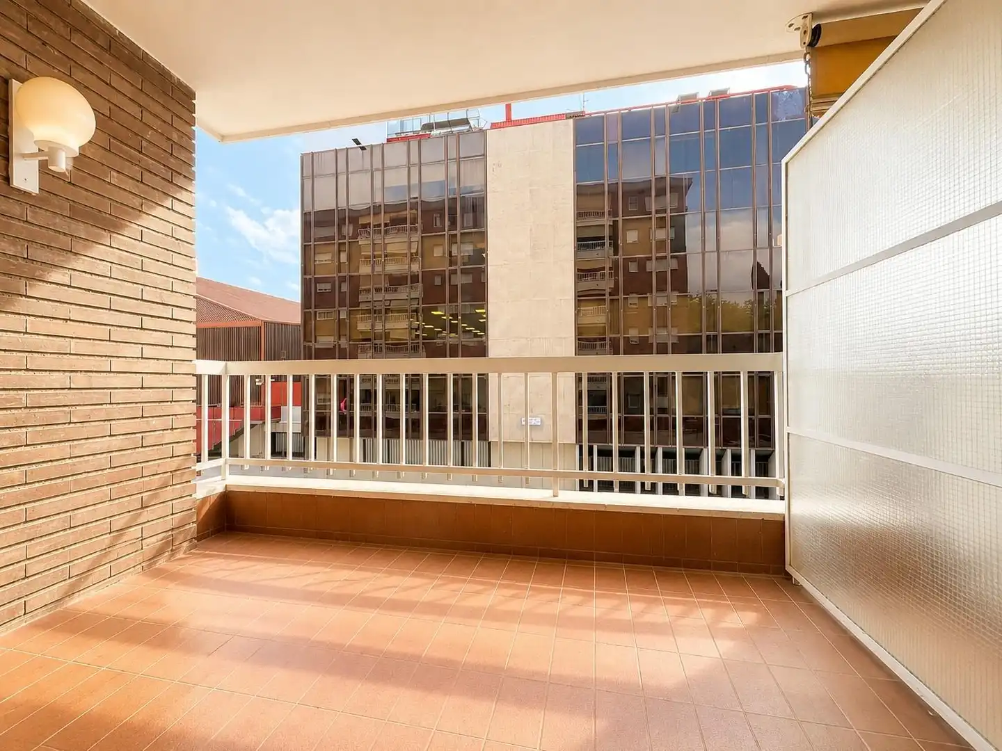 Vista exterior de Piso de alquiler en Terrassa con Calefacción, Terraza y Balcón