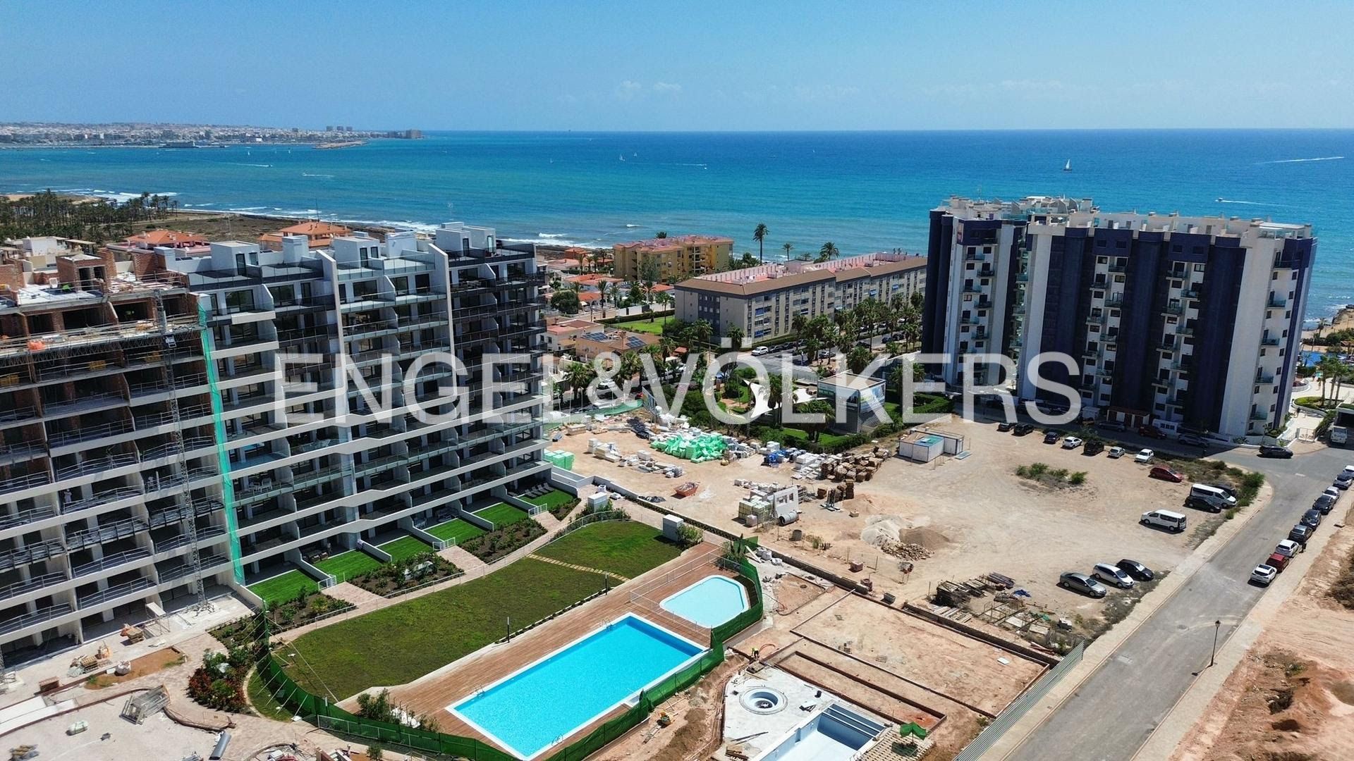 Vista exterior de Apartamento en venta en Torrevieja con Aire acondicionado, Calefacción y Terraza